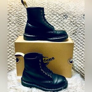 Dr. Martens Unisex-Adult Vegan 1460 Fashion Boot